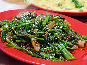 Stir-fried water spinach with cuttlefish and chili sauce