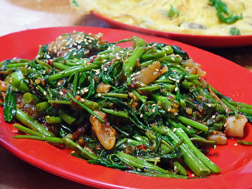 Stir-fried water spinach with cuttlefish and chili sauce