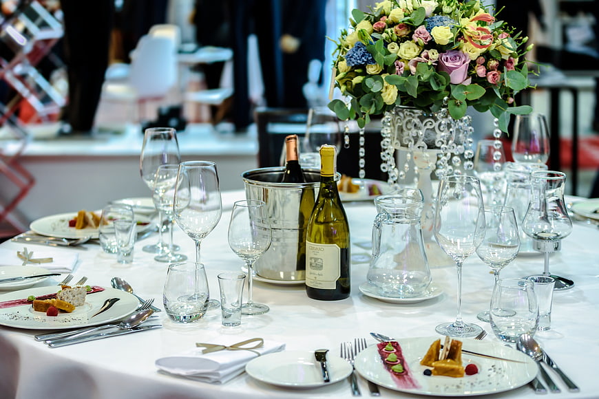 Elegant Wedding Table Setting with Wine and Floral Centerpiece