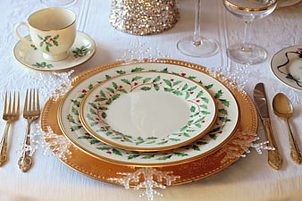 Elegant Christmas Table Setting with Gold and Holly Pattern