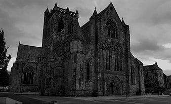 Black and white photo of Paisley Abbey architecture