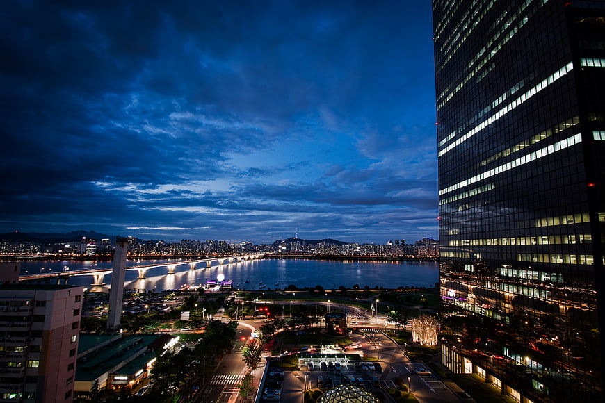 Seoul Cityscape at Dusk with Han River and Skyscraper