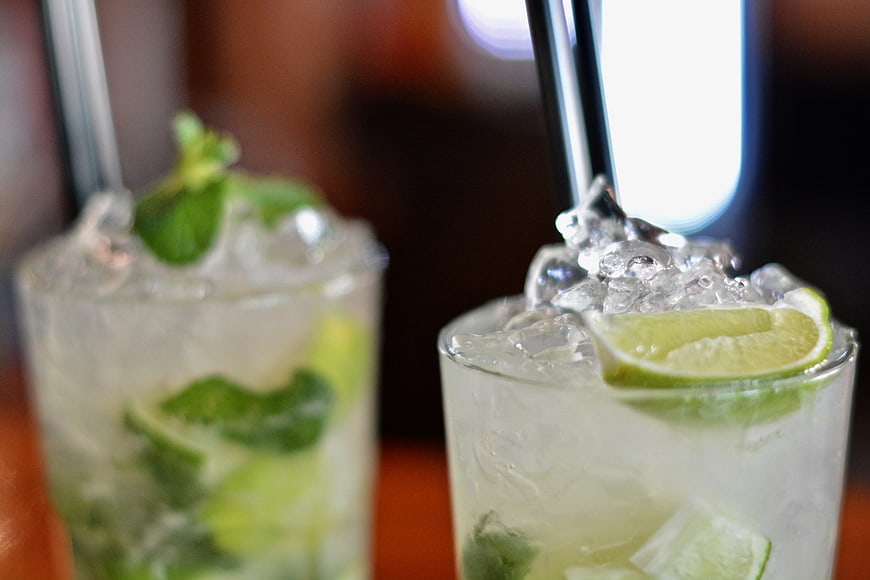 Refreshing Mojito Cocktails with Lime and Mint