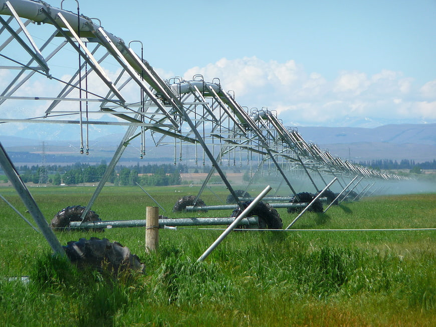 Center Pivot Irrigation System Watering Green Agricultural Field