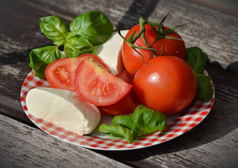 Fresh Caprese Salad with Tomatoes, Mozzarella, and Basil