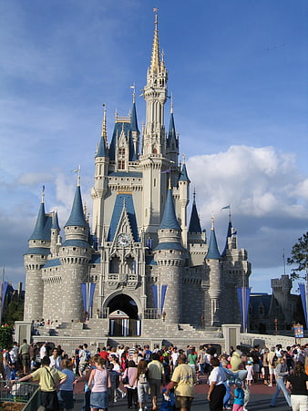Cinderella Castle at Magic Kingdom with Crowd