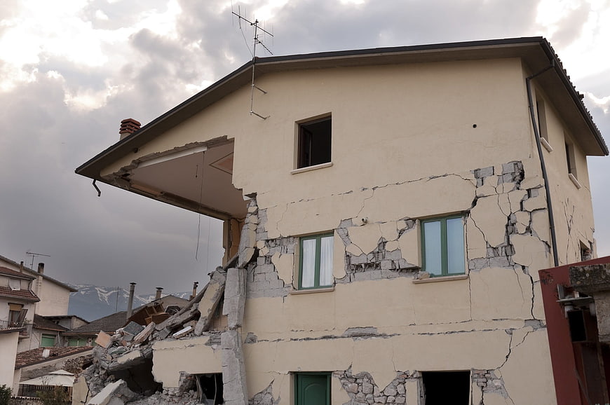 Damaged House with Cracked Walls and Collapsed Balcony