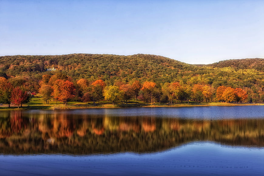 Serene Lake with Vibrant Autumn Trees and Mountain Reflection