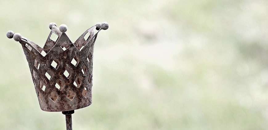 Rusty Metal Garden Crown Ornament