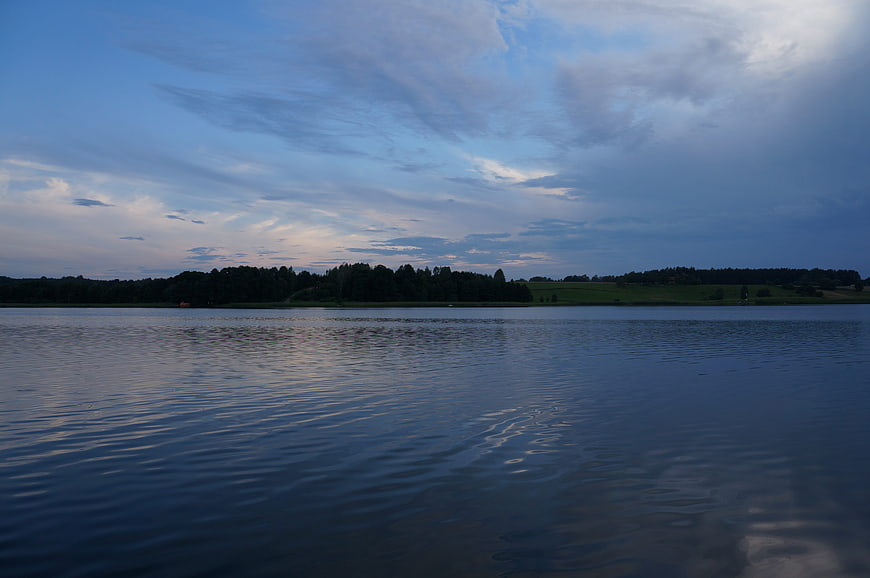 Serene Lake Landscape at Dusk with Cloudy Sky