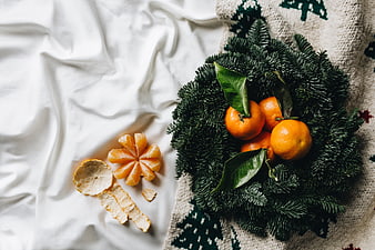 Tangerines on a Christmas Wreath with Peels