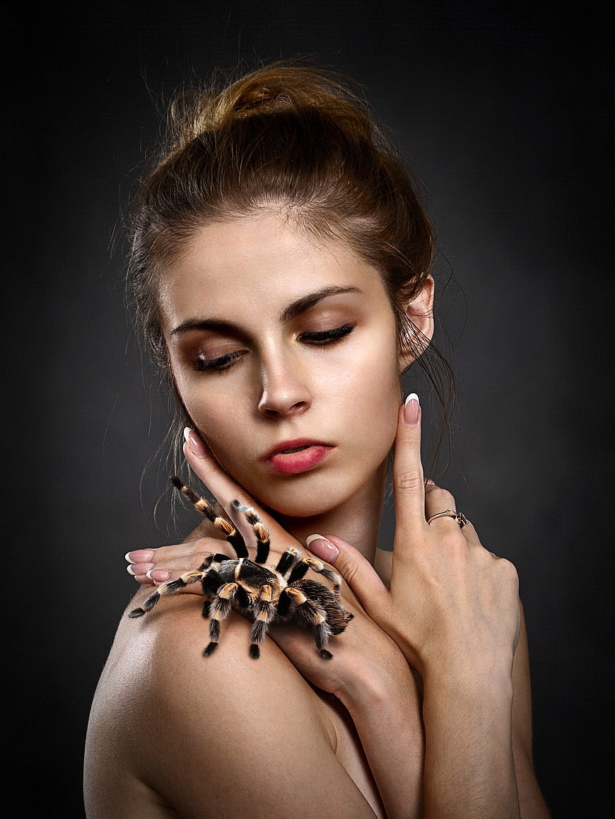 Portrait of a woman with a tarantula on her shoulder
