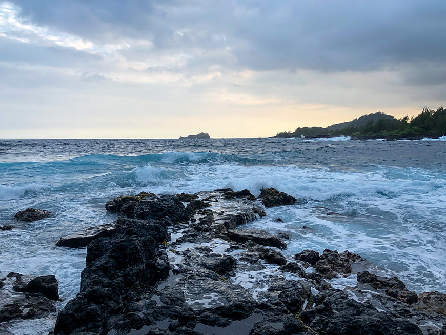Dramatic Ocean Waves Crashing on Rocky Coastline at Dusk