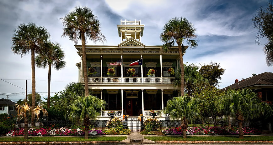 Historic Victorian House with Palm Trees and Garden