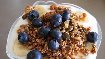 Healthy yogurt parfait with granola, blueberries, and banana