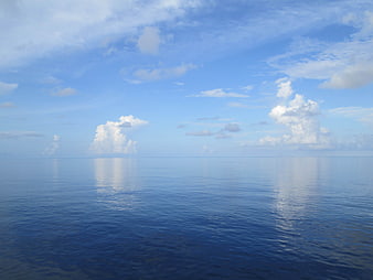 Serene Ocean Horizon with Fluffy White Clouds