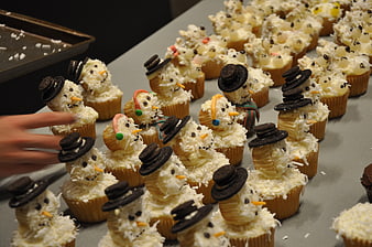 Festive Snowman Cupcakes With Oreo Hats And Coconut Frosting
