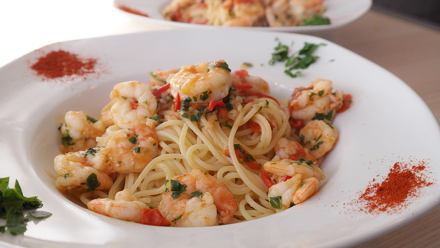 Delicious Shrimp Spaghetti Pasta with Paprika Garnish