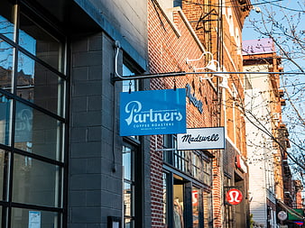 Brooklyn storefronts with Partners Coffee and Madewell signs