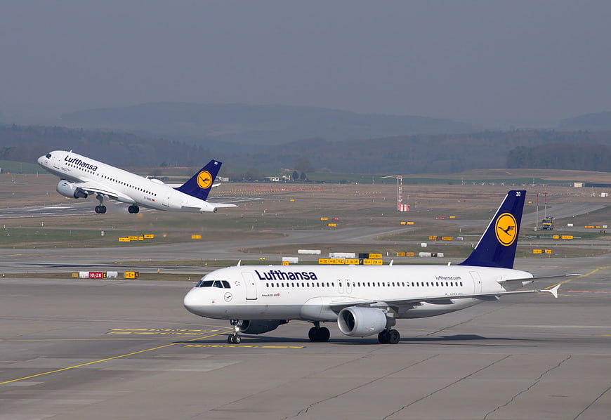 Lufthansa Airbus A320 Takeoff and Taxiing at Zurich Airport