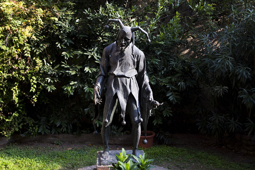Bronze Eulenspiegel Statue in Italian Garden