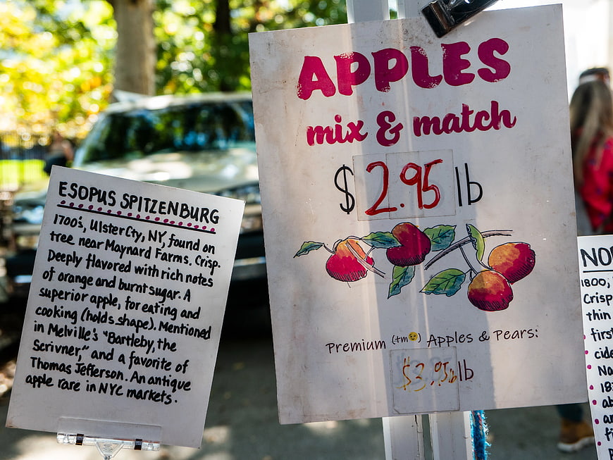Handwritten Apple Price Sign at Farmers Market