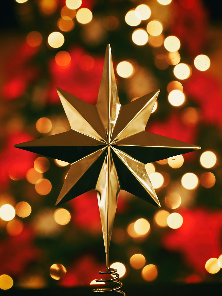 Golden Christmas Star Tree Topper with Bokeh Lights