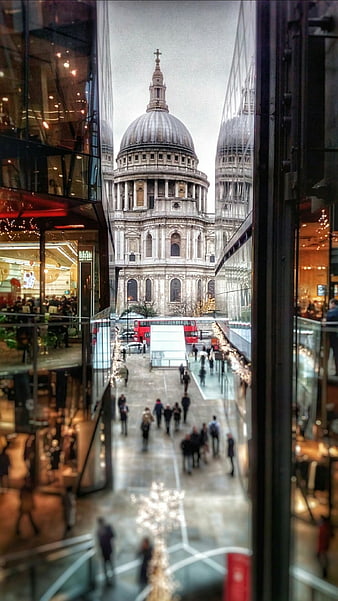 St Paul's Cathedral View from Modern Shopping Center