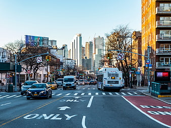 Busy Brooklyn Street with City Skyline and Traffic