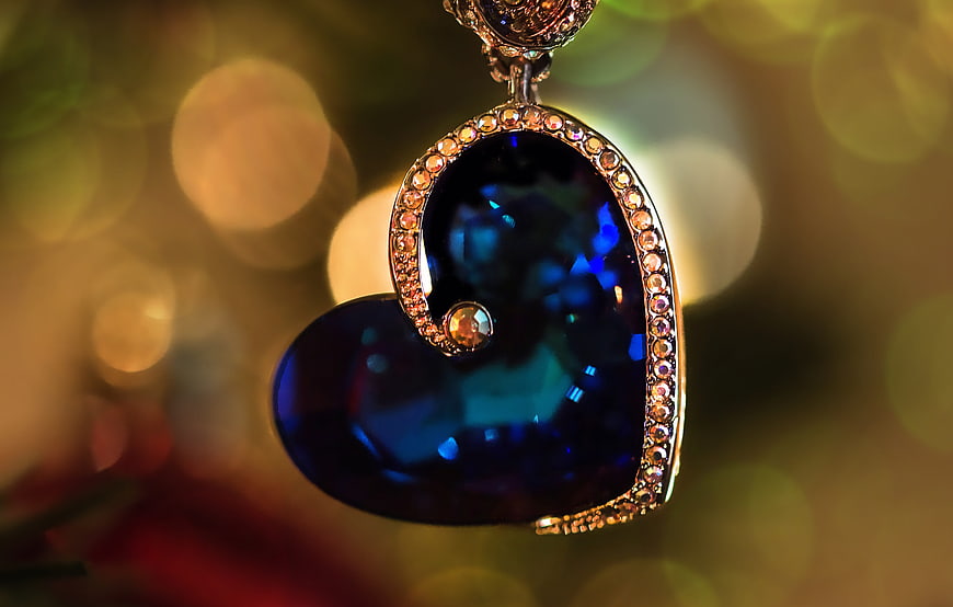 Luxurious Heart-Shaped Sapphire Pendant With Gold And Diamond Details