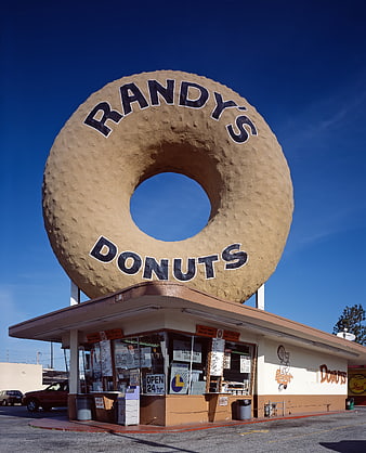 Randy's Donuts giant donut sign in Inglewood, California