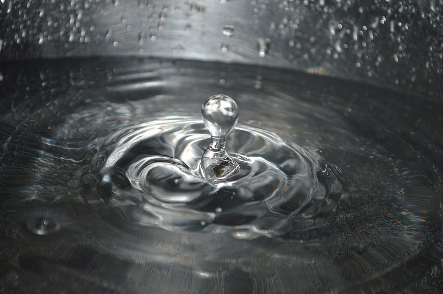 High-speed macro photography of a water droplet splash crown