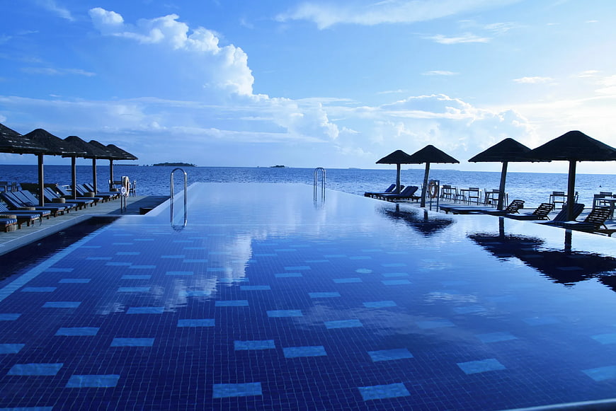 Serene Infinity Pool Overlooking Ocean Horizon