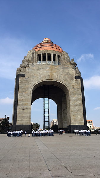 Monument to the Revolution in Mexico City with students