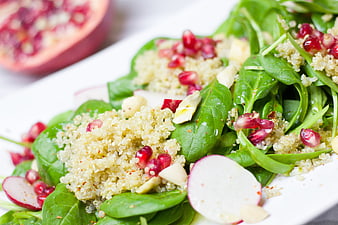 Fresh Spinach and Pomegranate Salad with Quinoa and Radish