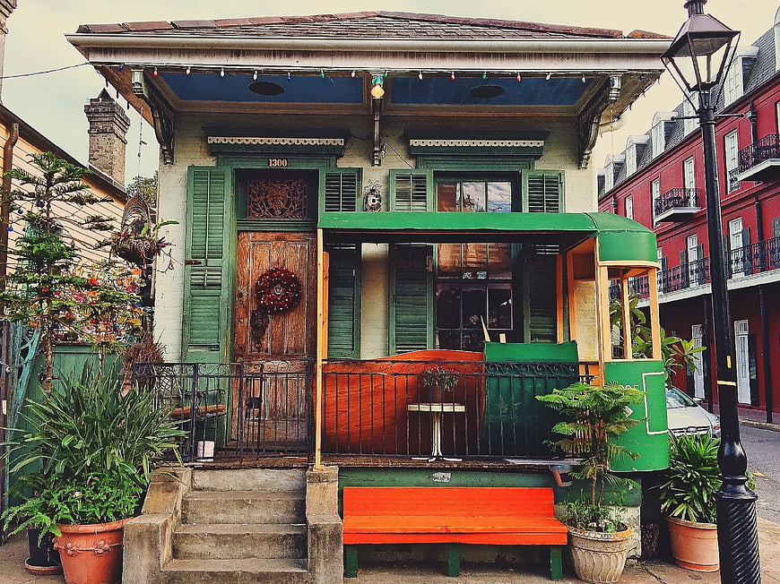 Historic Green House With Porch In New Orleans French Quarter