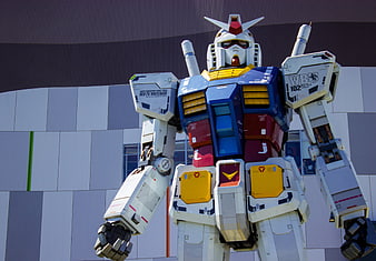 Giant RX-78-2 Gundam Statue in Tokyo