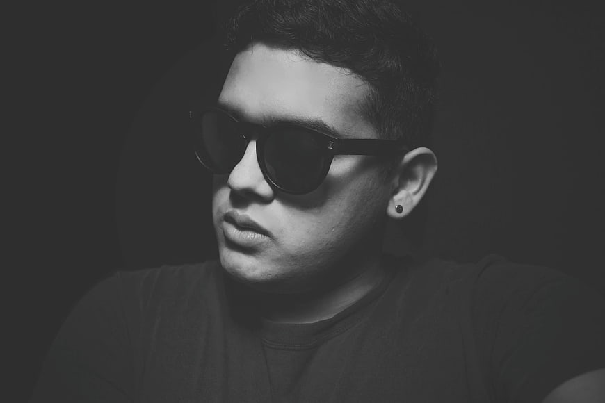 Black and white portrait of man wearing sunglasses