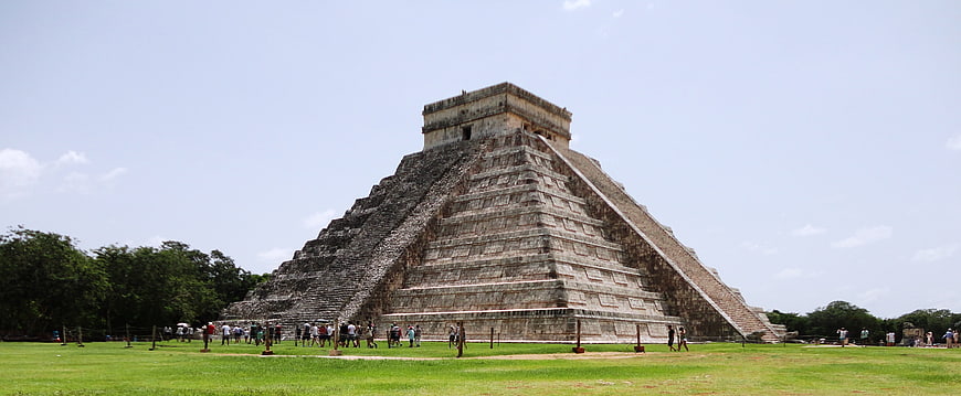 Wide shot of Chichen Itza pyramid in Yucatan, Mexico