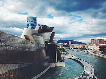 Guggenheim Museum Bilbao Architecture and River