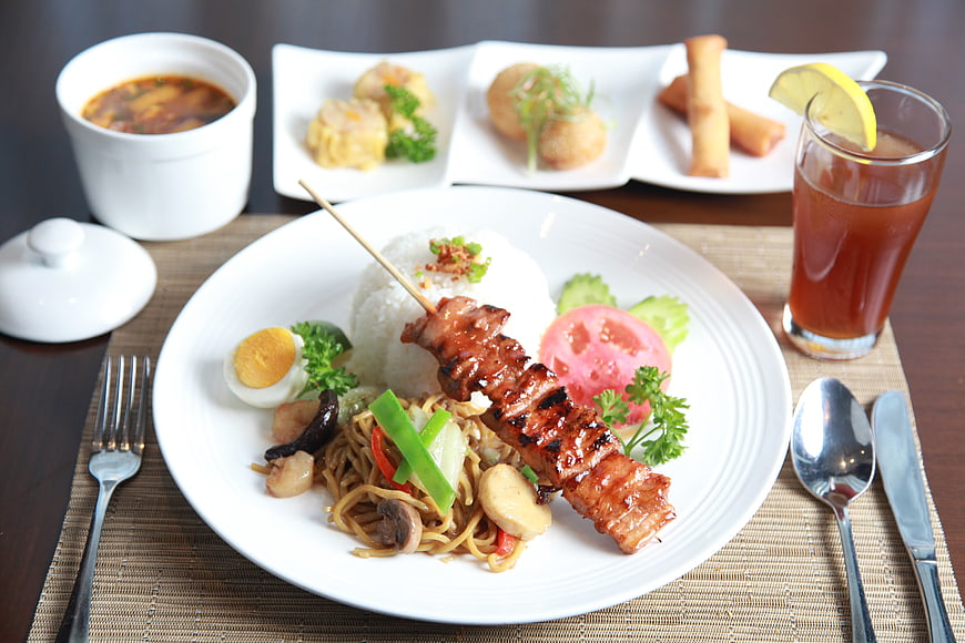 Delicious pork skewer lunch set with noodles and appetizers