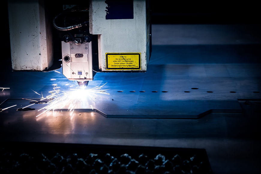 Industrial Laser Cutting Machine Sparks Metal Sheet
