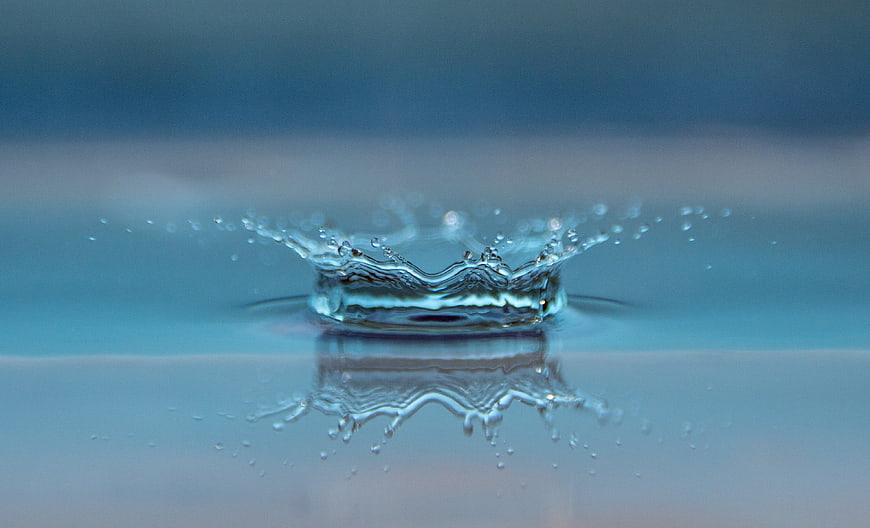 Blue water splash crown reflection macro photography