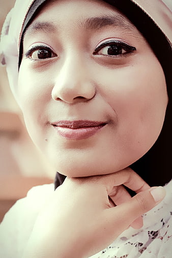 Close-up portrait of smiling woman wearing hijab