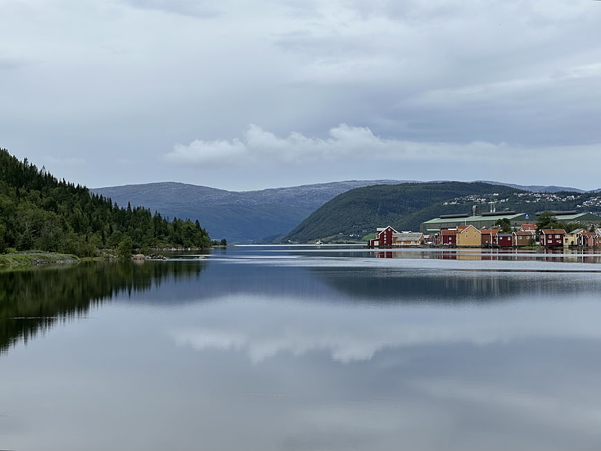 Serene Norwegian Fjord with Colorful Houses and Mountain Reflections