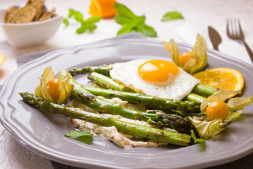 Healthy Asparagus and Fried Egg Breakfast Plate