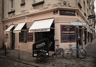 Cobblestone street corner with restaurant and cargo bike