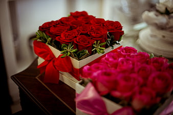 Luxury Box of Red Roses with Pink Bouquet