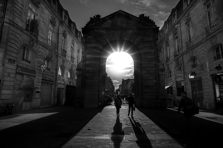 Black and white photo of Porte Saint-Denis in Paris