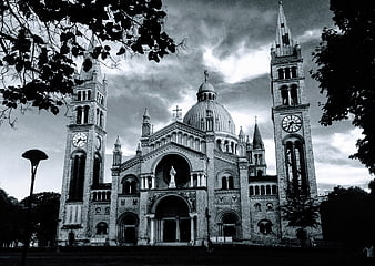 Dramatic Black and White Photo of St. Paul's Cathedral